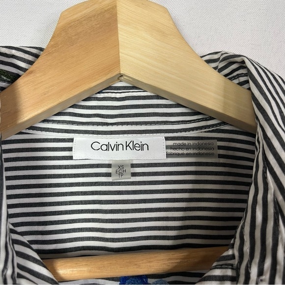 Calvin Klein Floral Embroidered Stripe Boyfriend Long Sleeve Button Down XS - Picture 5 of 5